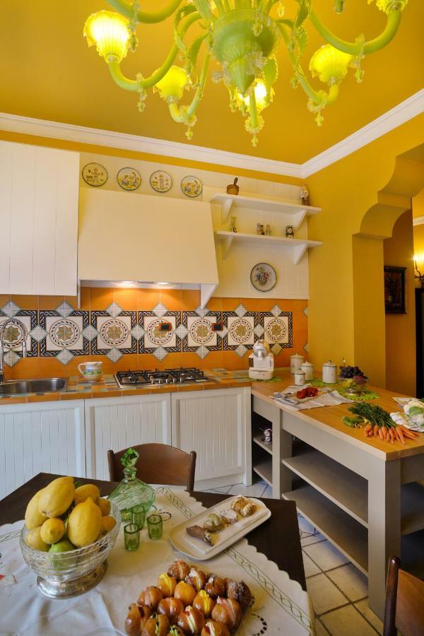 Donna Filomena Casa Vacanza Di Charme Salerno Buitenkant foto