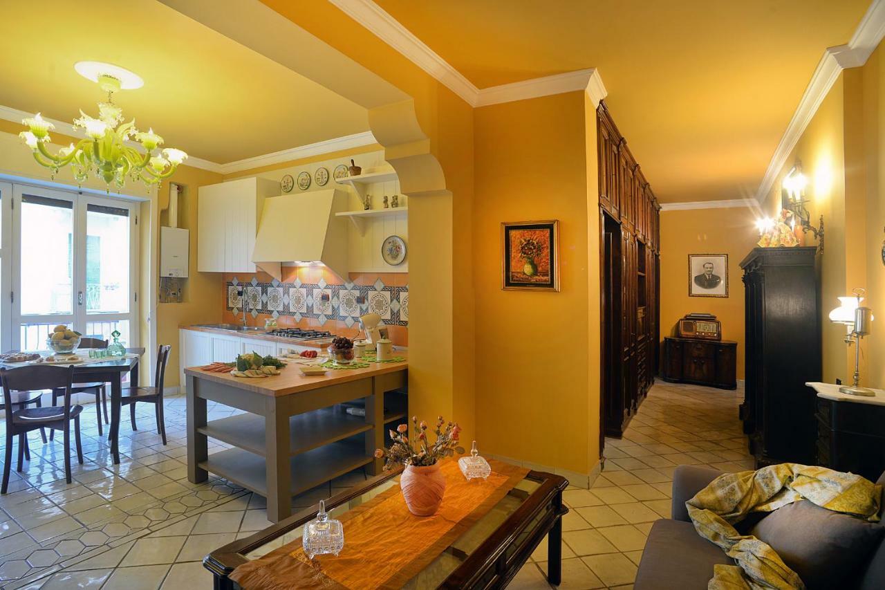 Donna Filomena Casa Vacanza Di Charme Salerno Buitenkant foto